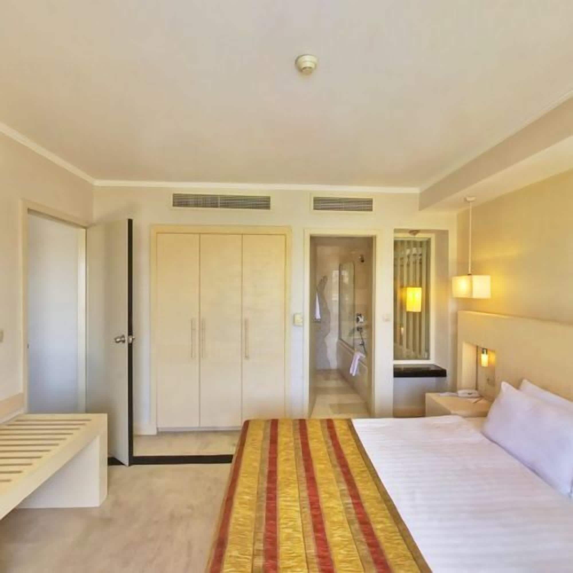 Sisus Hotel Çeşme Esterno foto