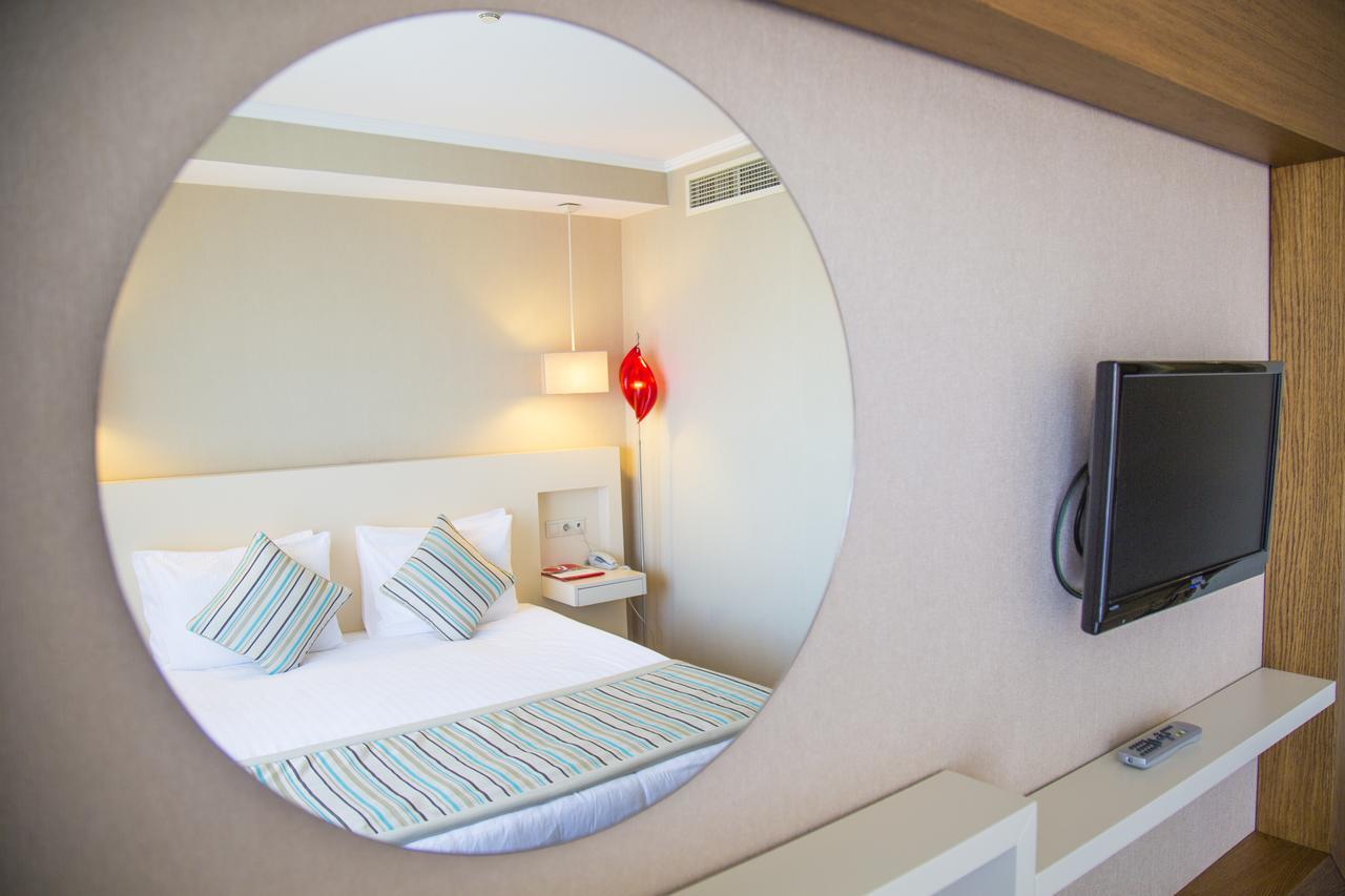 Sisus Hotel Çeşme Esterno foto