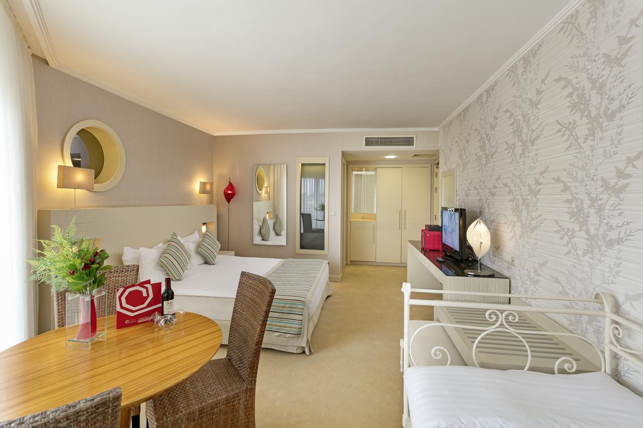 Sisus Hotel Çeşme Esterno foto