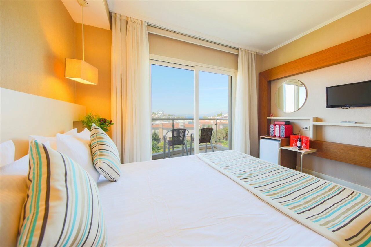 Sisus Hotel Çeşme Esterno foto